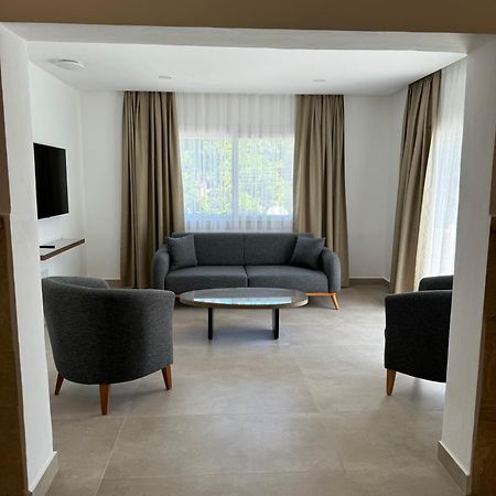Hotel Pine Bay Club (Adults Only) Karavas  エクステリア 写真