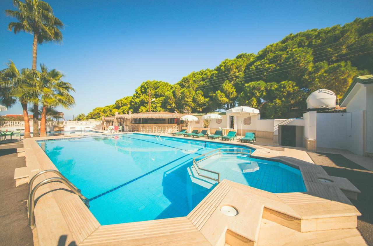 Hotel Pine Bay Club (Adults Only) Karavas  エクステリア 写真