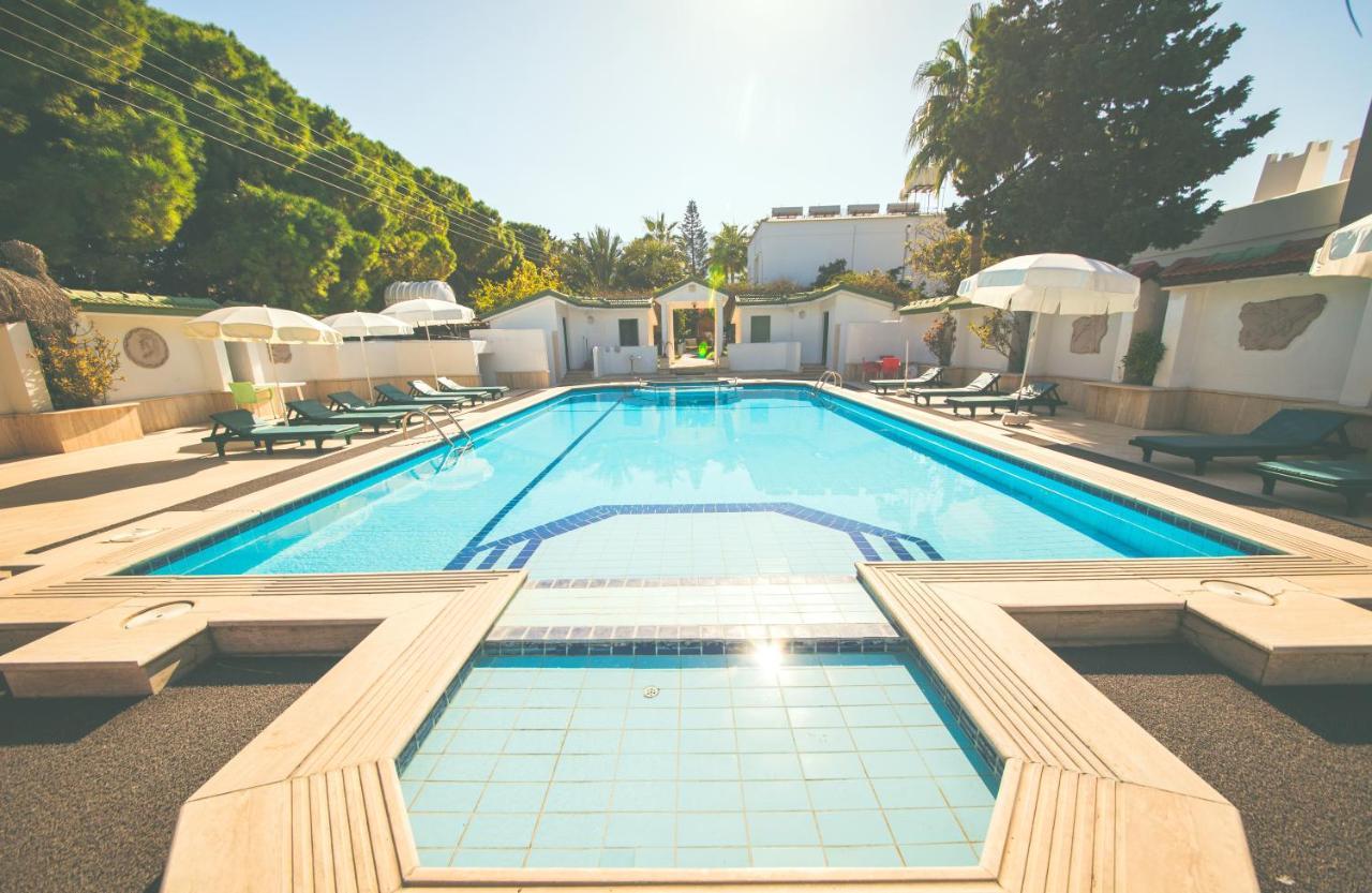 Hotel Pine Bay Club (Adults Only) Karavas  エクステリア 写真