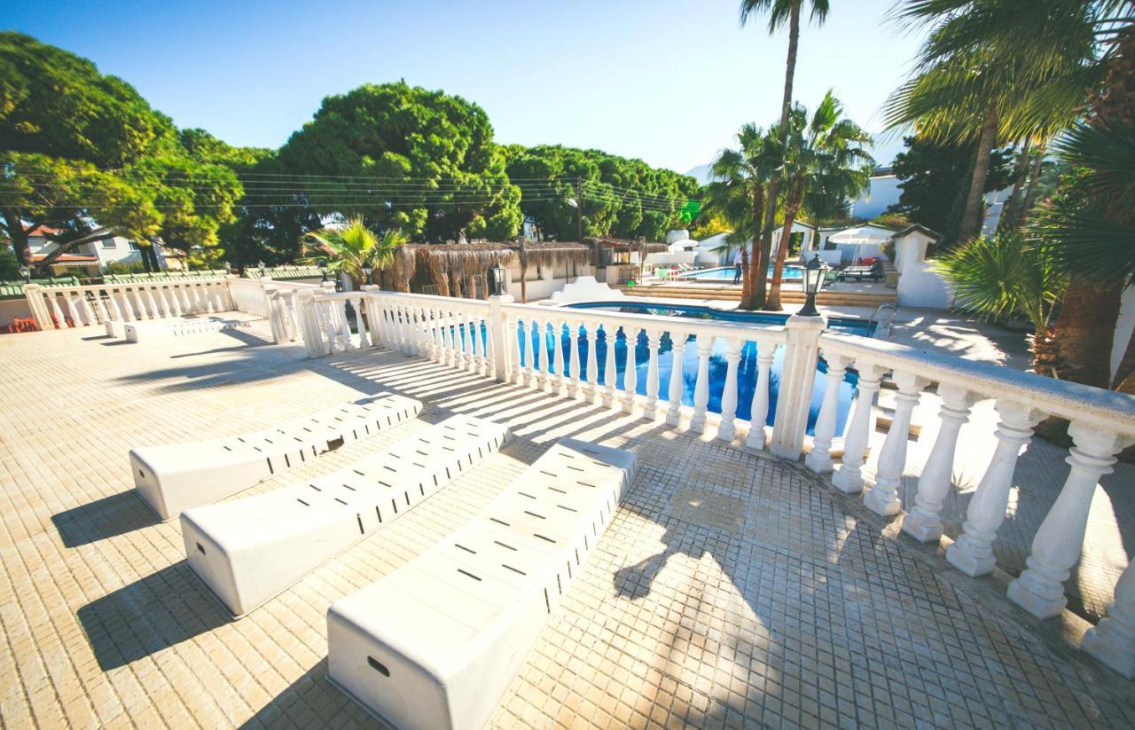 Hotel Pine Bay Club (Adults Only) Karavas  エクステリア 写真