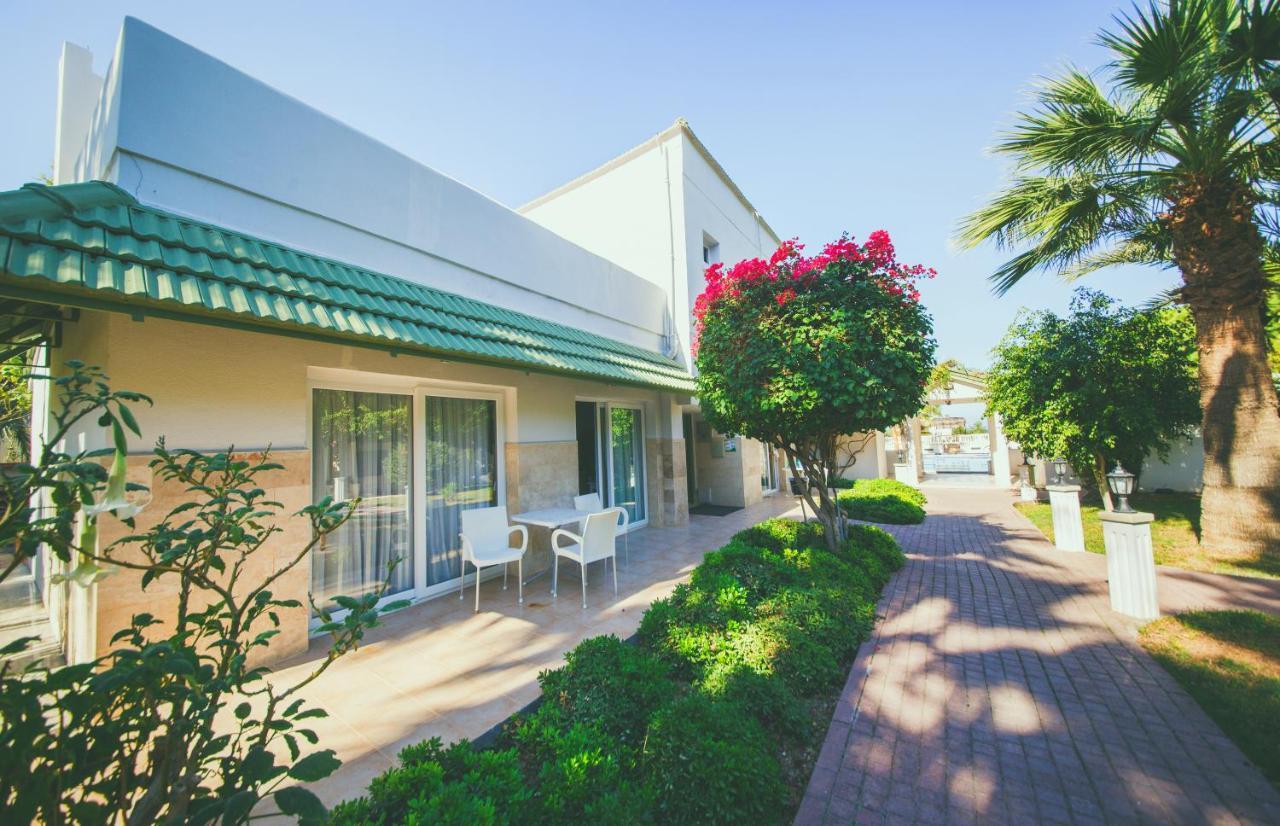 Hotel Pine Bay Club (Adults Only) Karavas  エクステリア 写真