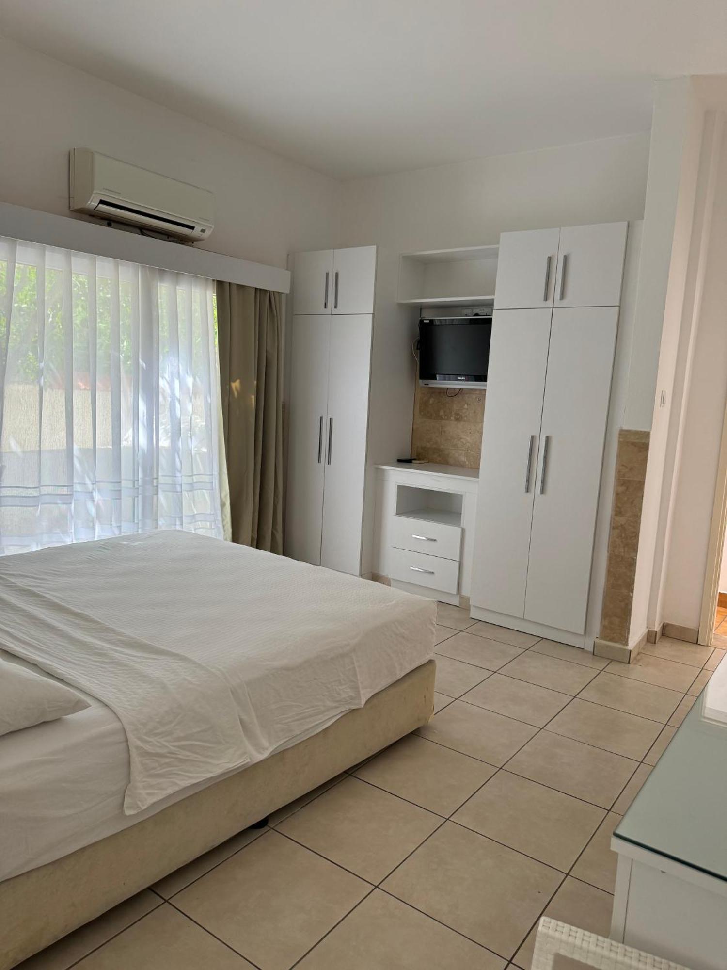Hotel Pine Bay Club (Adults Only) Karavas  エクステリア 写真