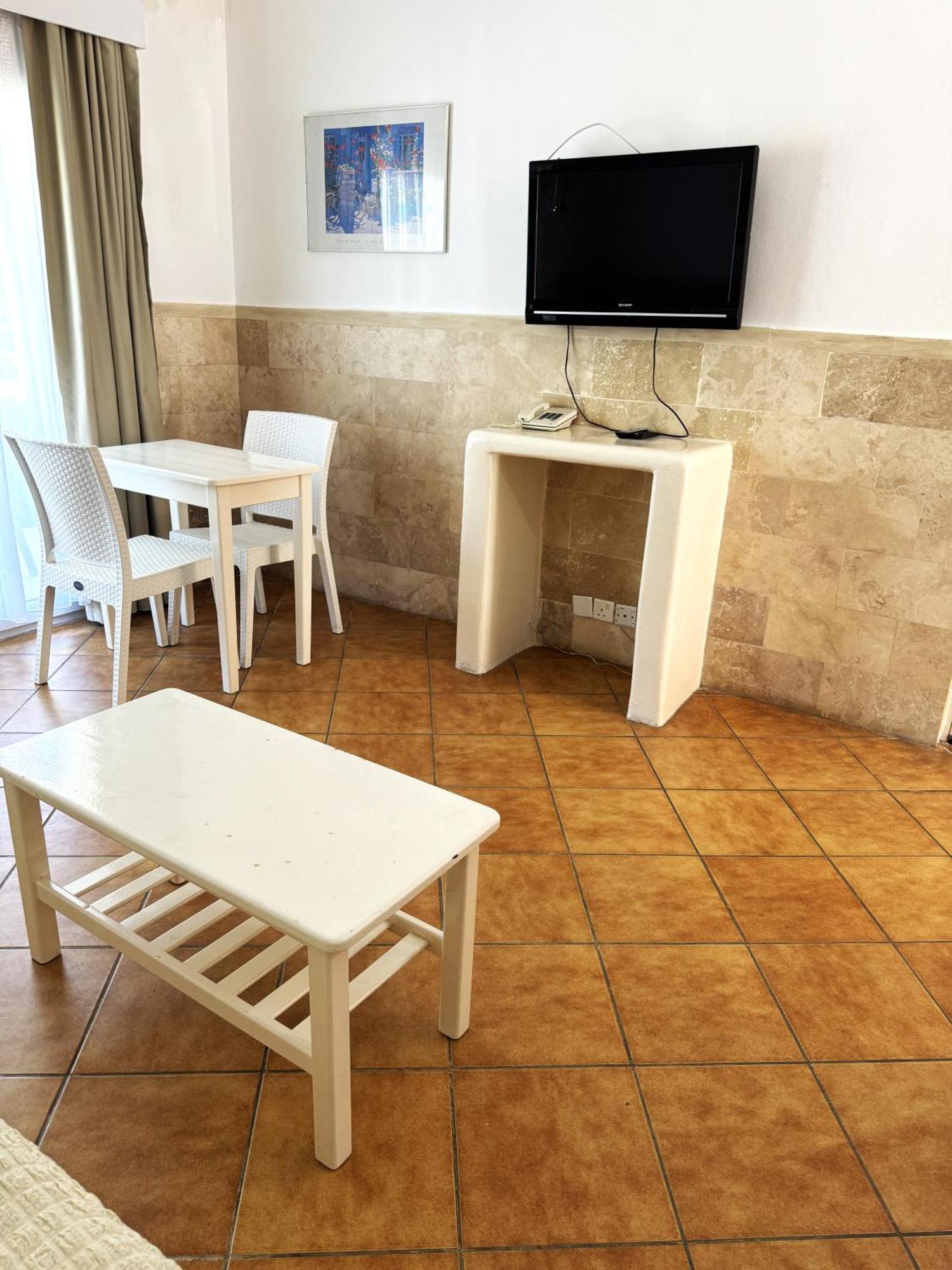 Hotel Pine Bay Club (Adults Only) Karavas  部屋 写真