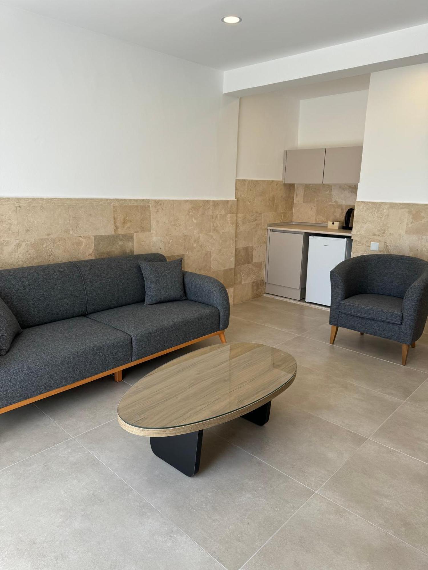 Hotel Pine Bay Club (Adults Only) Karavas  部屋 写真
