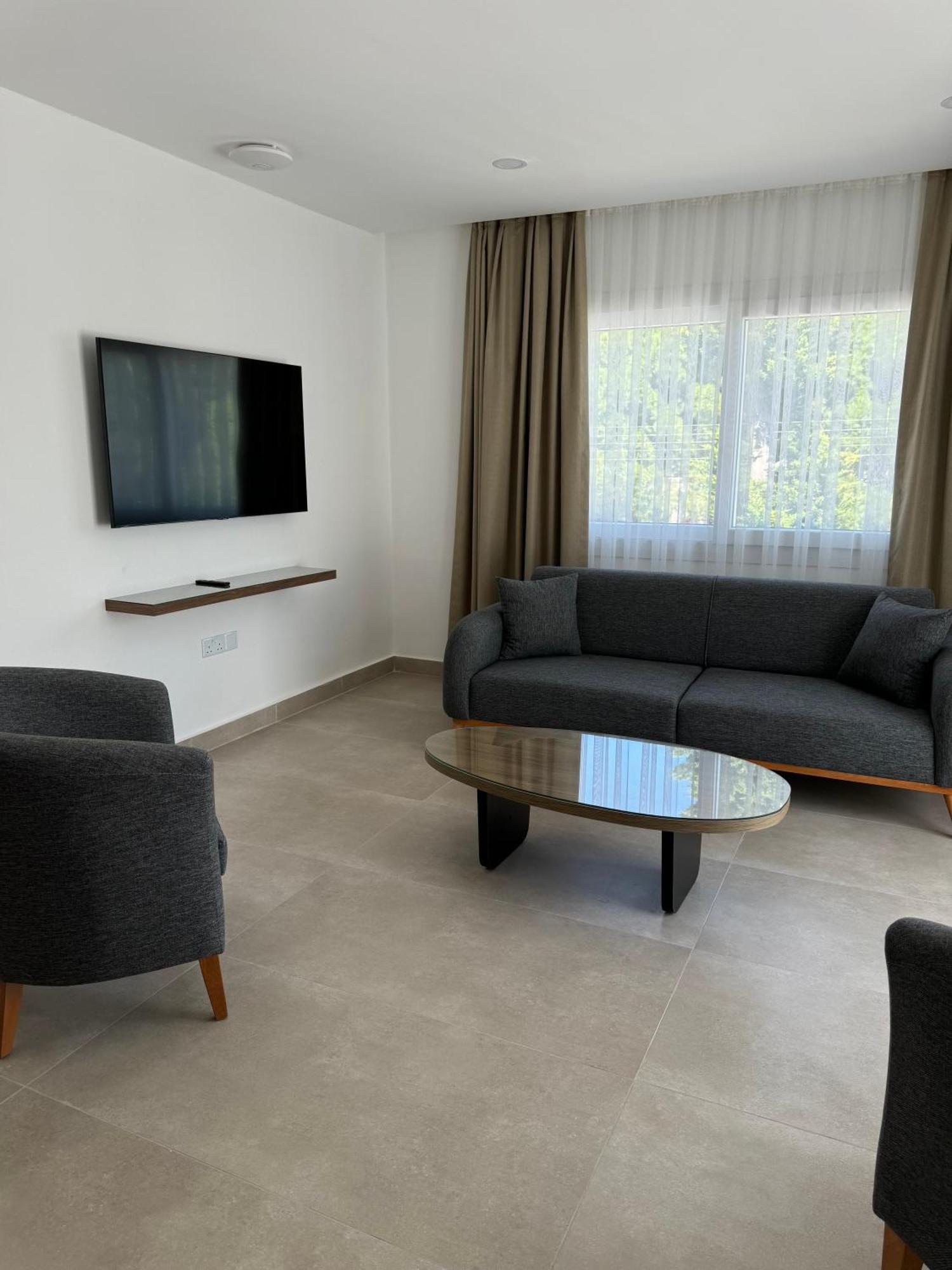 Hotel Pine Bay Club (Adults Only) Karavas  部屋 写真
