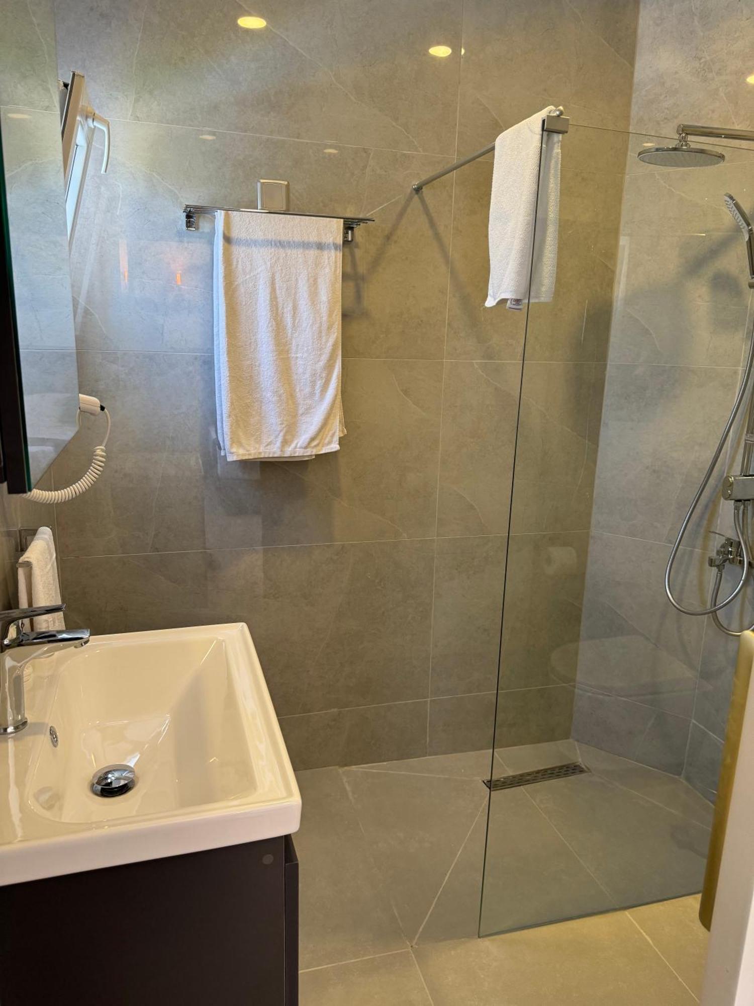 Hotel Pine Bay Club (Adults Only) Karavas  部屋 写真