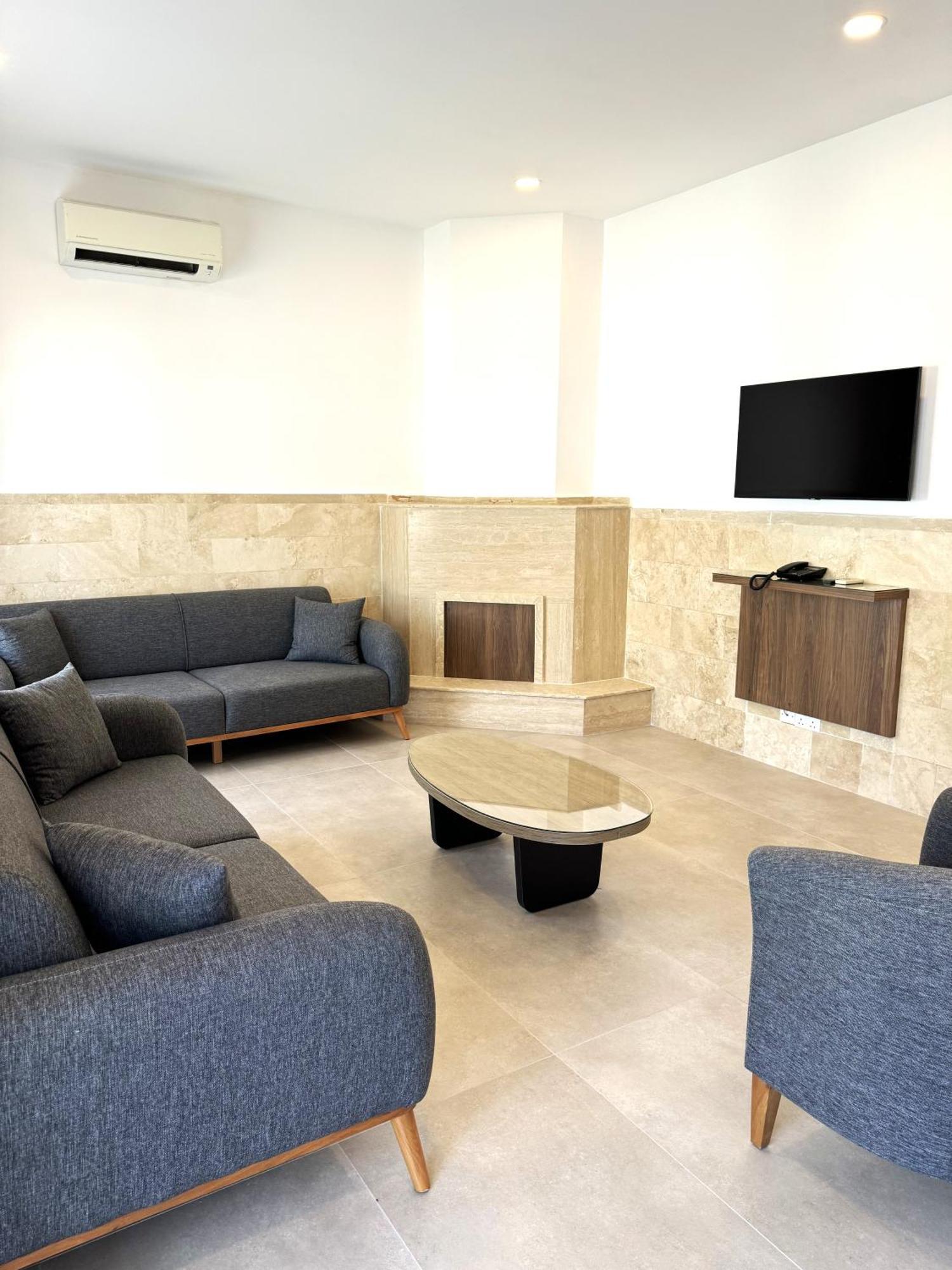 Hotel Pine Bay Club (Adults Only) Karavas  部屋 写真