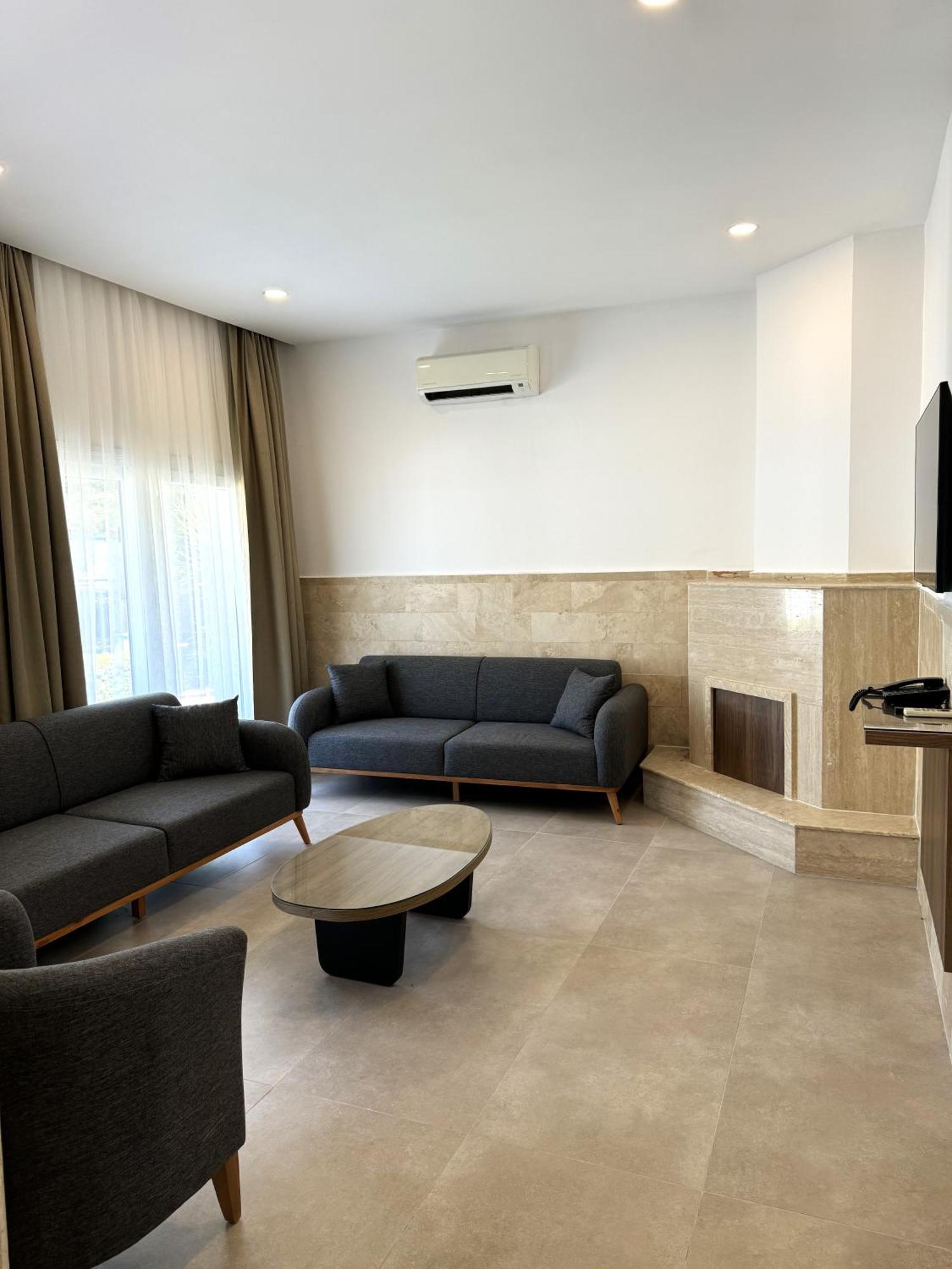 Hotel Pine Bay Club (Adults Only) Karavas  エクステリア 写真