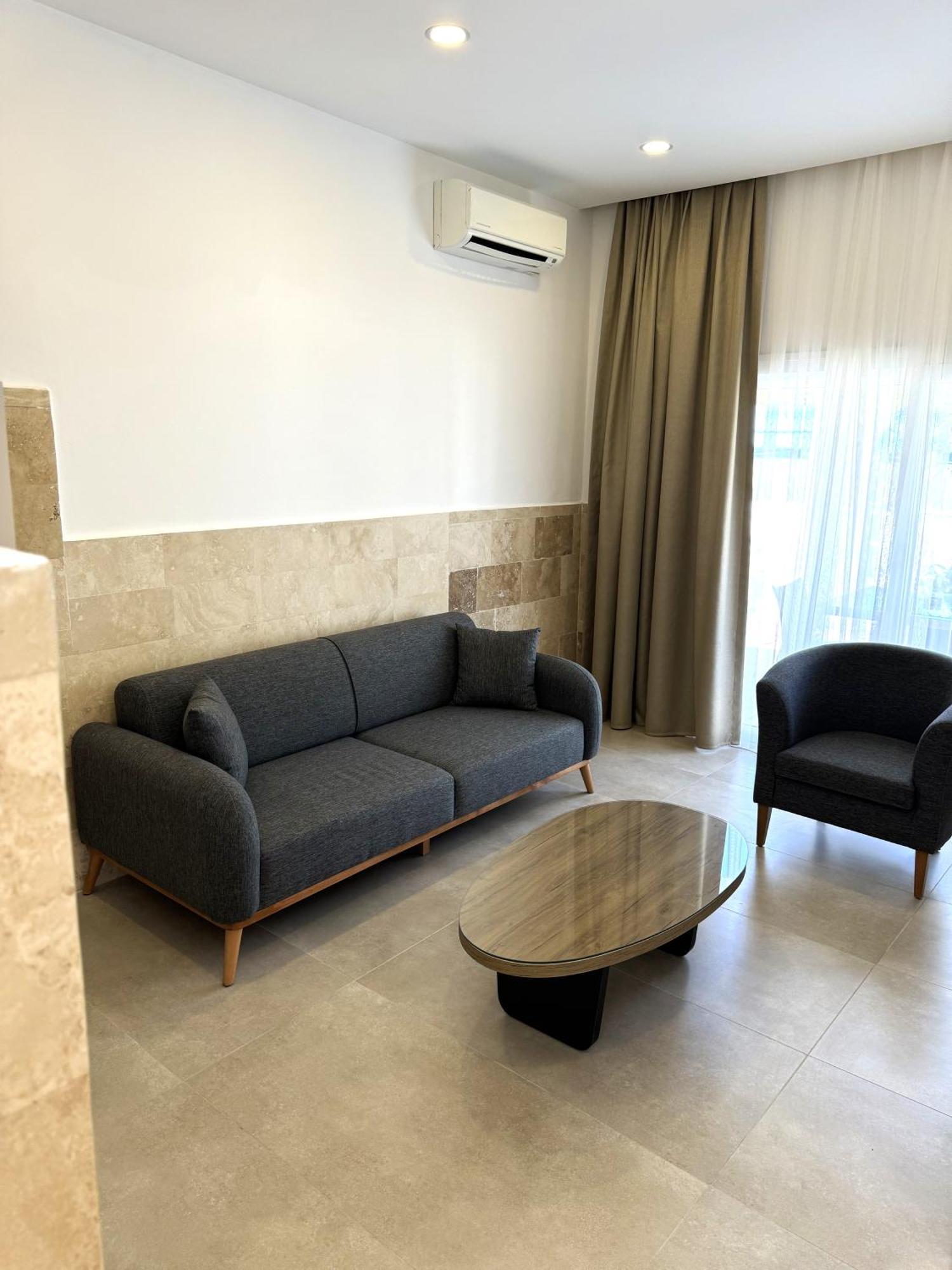 Hotel Pine Bay Club (Adults Only) Karavas  エクステリア 写真